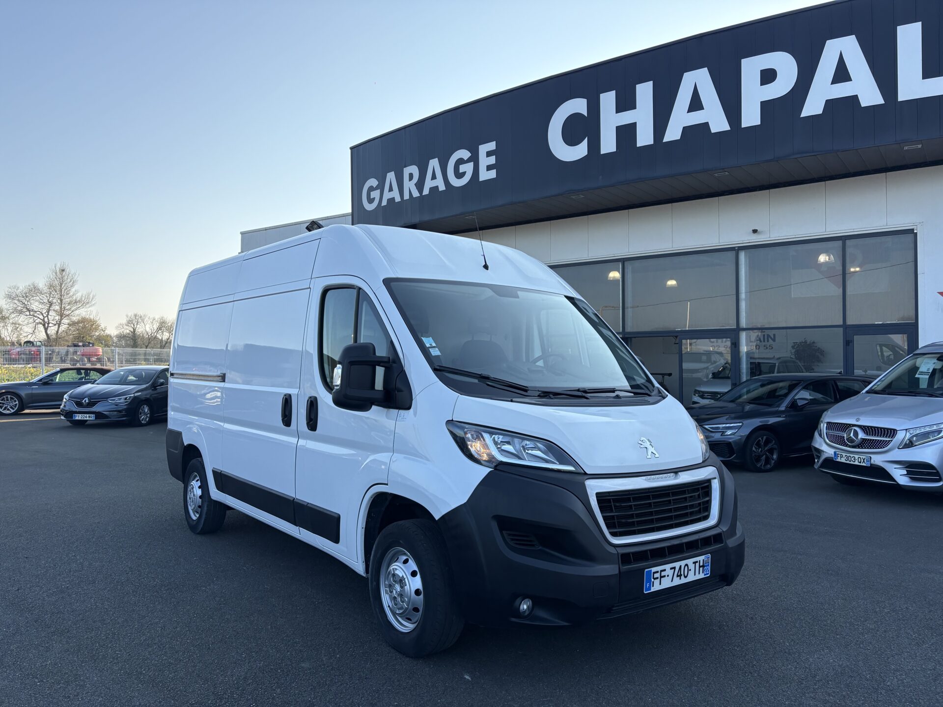 BOXER FOURGON PREMIUM PACK 330 L2H2 BLUEHDI 110